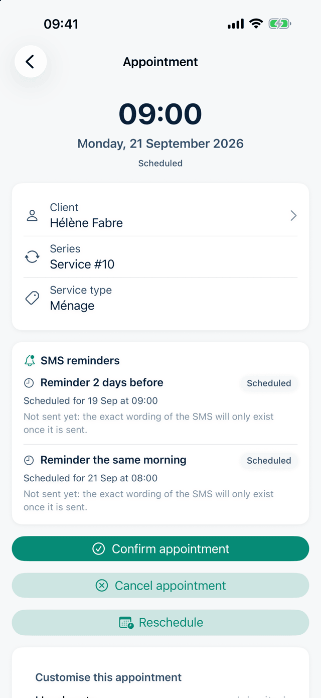 An appointment detail screen: 09:00 on Monday 21 September 2026, status "Scheduled", client Hélène Fabre, a recurring service of type "Ménage" (cleaning), an "SMS reminders" section announcing the reminder two days before on 19 Sep at 09:00 and the one on the same morning on 21 Sep at 08:00, then the "Confirm appointment", "Cancel appointment" and "Reschedule" buttons.