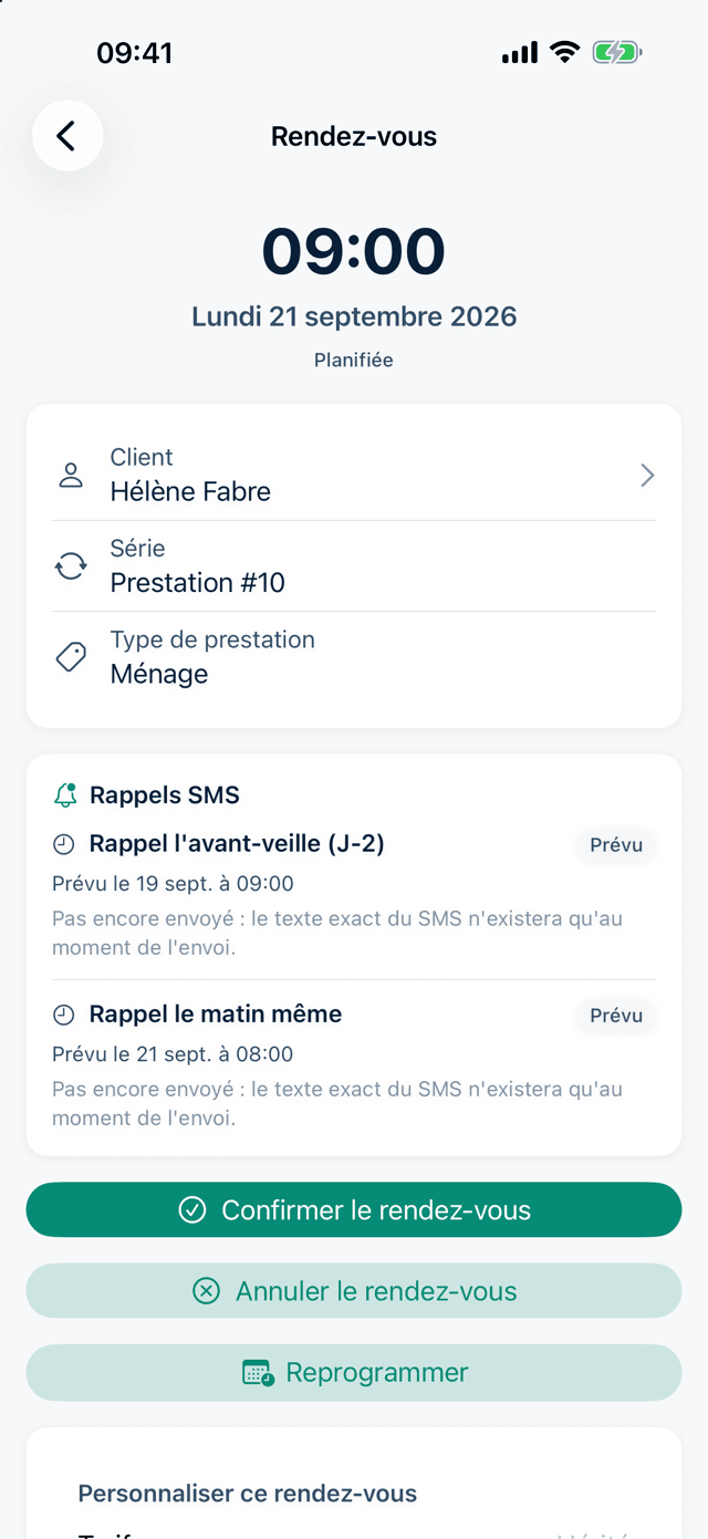 Écran de détail d'un rendez-vous : 09:00 le lundi 21 septembre 2026, statut « Planifiée », client Hélène Fabre, prestation récurrente de type « Ménage », une section « Rappels SMS » annonçant le rappel de l'avant-veille prévu le 19 sept. à 09:00 et celui du matin même le 21 sept. à 08:00, puis les boutons « Confirmer le rendez-vous », « Annuler le rendez-vous » et « Reprogrammer ».